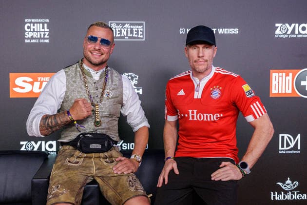 06.06.2026. Leverkusen. (l-r) Eric Sindermann (Dr. Sindsen) und Christian Lell am Rande des Fame Fighting, das große Promibox-Event von BILD und Eugen Lopez in der Leverkusener Ostermann Arena. Zum ersten Mal in Kooperation mit dem britischen Pendant Misfits Boxing und dem internationalen Medienpartner The Sun. Leverkusen Ostermann Arena Nordrhein-Westfalen Deutschland *** 06 06 2026 Leverkusen l r Eric Sindermann Dr Sindsen and Christian Lell on the sidelines of Fame Fighting, the big celebrity boxing event by BILD and Eugen Lopez at the Ostermann Arena in Leverkusen For the first time in cooperation with the British counterpart Misfits Boxing and the international media partner The Sun Leverkusen Ostermann Arena North Rhine-Westphalia Ge