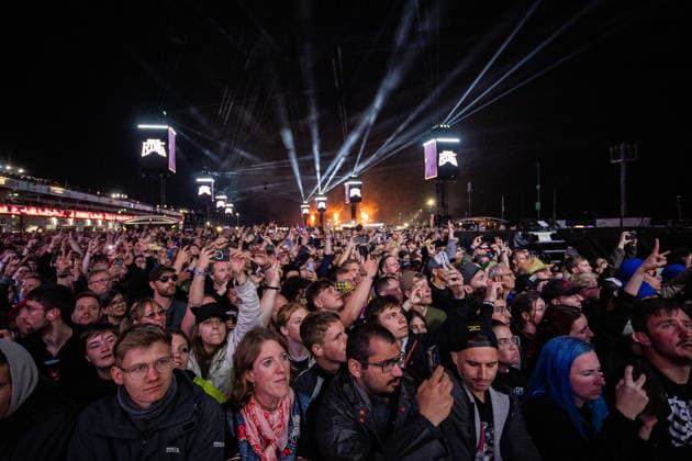 Rock am Ring 2026, Tag 2, 6.6.2026 Volbeat-Fanmomente -- Mit dem Traditionsfestival Rock am Ring am Nürburgring in der Eifel startet in Deutschland die Festival-Saison. Rock am Ring findet in diesem Jahr vom 5. bis 7. Juni statt. Rund 80 Bands und Künstler stehen auf einer der drei großen Bühnen. Nürburg Nürburgring Rheinland-Pfalz Deutschland *** Rock am Ring 2026, Day 2, 6 6 2026 Volbeat fan moments The traditional Rock am Ring festival at the Nürburgring in the Eifel region kicks off the festival season in Germany Rock am Ring will take place this year from June 5 to 7 Around 80 bands and artists will perform on one of the three large stages Nürburg Nürburgring Rhineland-Palatinate Germany Copyright: xSebastianxDerixx