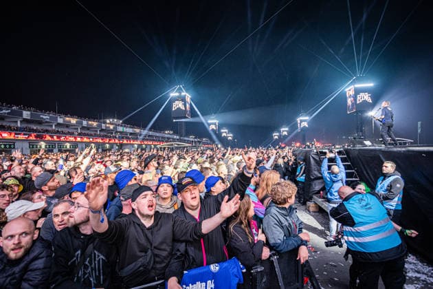 Rock am Ring 2026, Tag 2, 6.6.2026 Volbeat-Fanmomente -- Mit dem Traditionsfestival Rock am Ring am Nürburgring in der Eifel startet in Deutschland die Festival-Saison. Rock am Ring findet in diesem Jahr vom 5. bis 7. Juni statt. Rund 80 Bands und Künstler stehen auf einer der drei großen Bühnen. Nürburg Nürburgring Rheinland-Pfalz Deutschland *** Rock am Ring 2026, Day 2, 6 6 2026 Volbeat fan moments The traditional Rock am Ring festival at the Nürburgring in the Eifel region kicks off the festival season in Germany Rock am Ring will take place this year from June 5 to 7 Around 80 bands and artists will perform on one of the three large stages Nürburg Nürburgring Rhineland-Palatinate Germany Copyright: xSebastianxDerixx