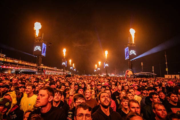 Rock am Ring 2026, Tag 2, 6.6.2026 Volbeat-Fanmomente -- Mit dem Traditionsfestival Rock am Ring am Nürburgring in der Eifel startet in Deutschland die Festival-Saison. Rock am Ring findet in diesem Jahr vom 5. bis 7. Juni statt. Rund 80 Bands und Künstler stehen auf einer der drei großen Bühnen. Nürburg Nürburgring Rheinland-Pfalz Deutschland *** Rock am Ring 2026, Day 2, 6 6 2026 Volbeat fan moments The traditional Rock am Ring festival at the Nürburgring in the Eifel region kicks off the festival season in Germany Rock am Ring will take place this year from June 5 to 7 Around 80 bands and artists will perform on one of the three large stages Nürburg Nürburgring Rhineland-Palatinate Germany Copyright: xSebastianxDerixx