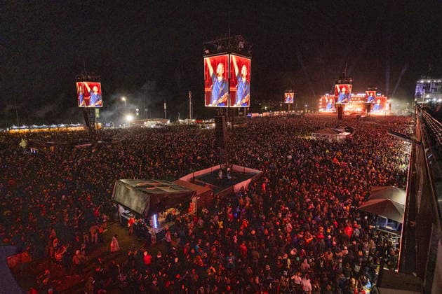 Rock am Ring 2026, Tag 2, 6.6.2026 Ausverkauftes Haus -- Mit dem Traditionsfestival Rock am Ring am Nürburgring in der Eifel startet in Deutschland die Festival-Saison. Rock am Ring findet in diesem Jahr vom 5. bis 7. Juni statt. Rund 80 Bands und Künstler stehen auf einer der drei großen Bühnen. Nürburg Nürburgring Rheinland-Pfalz Deutschland *** Rock am Ring 2026, Day 2, 6 6 2026 Sold out The traditional Rock am Ring festival at the Nürburgring in the Eifel region kicks off the festival season in Germany Rock am Ring will take place this year from 5 to 7 June Around 80 bands and artists will perform on one of the three large stages Nürburg Nürburgring Rhineland-Palatinate Germany Copyright: xSebastianxDerixx