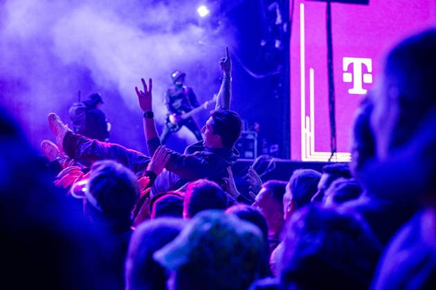 Rock am Ring 2026, Tag 2, 6.6.2026 Volbeat-Fanmomente -- Mit dem Traditionsfestival Rock am Ring am Nürburgring in der Eifel startet in Deutschland die Festival-Saison. Rock am Ring findet in diesem Jahr vom 5. bis 7. Juni statt. Rund 80 Bands und Künstler stehen auf einer der drei großen Bühnen. Nürburg Nürburgring Rheinland-Pfalz Deutschland *** Rock am Ring 2026, Day 2, 6 6 2026 Volbeat fan moments The traditional Rock am Ring festival at the Nürburgring in the Eifel region kicks off the festival season in Germany Rock am Ring will take place this year from June 5 to 7 Around 80 bands and artists will perform on one of the three large stages Nürburg Nürburgring Rhineland-Palatinate Germany Copyright: xSebastianxDerixx