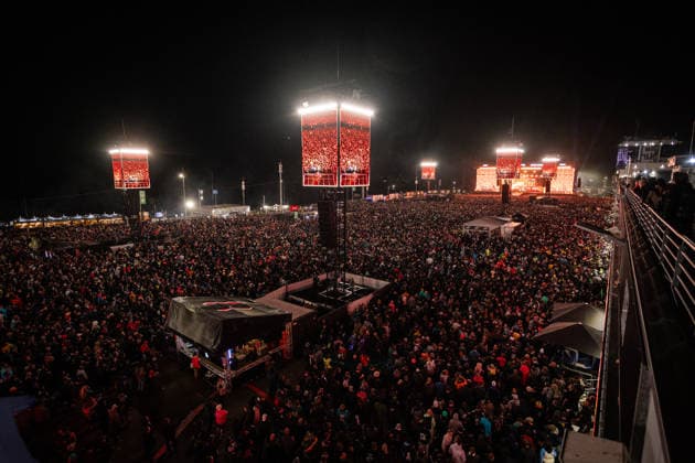 Rock am Ring 2026, Tag 2, 6.6.2026 Ausverkauftes Haus -- Mit dem Traditionsfestival Rock am Ring am Nürburgring in der Eifel startet in Deutschland die Festival-Saison. Rock am Ring findet in diesem Jahr vom 5. bis 7. Juni statt. Rund 80 Bands und Künstler stehen auf einer der drei großen Bühnen. Nürburg Nürburgring Rheinland-Pfalz Deutschland *** Rock am Ring 2026, Day 2, 6 6 2026 Sold out The traditional Rock am Ring festival at the Nürburgring in the Eifel region kicks off the festival season in Germany Rock am Ring will take place this year from 5 to 7 June Around 80 bands and artists will perform on one of the three large stages Nürburg Nürburgring Rhineland-Palatinate Germany Copyright: xSebastianxDerixx