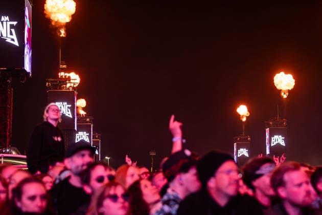 Rock am Ring 2026, Tag 2, 6.6.2026 Volbeat-Fanmomente -- Mit dem Traditionsfestival Rock am Ring am Nürburgring in der Eifel startet in Deutschland die Festival-Saison. Rock am Ring findet in diesem Jahr vom 5. bis 7. Juni statt. Rund 80 Bands und Künstler stehen auf einer der drei großen Bühnen. Nürburg Nürburgring Rheinland-Pfalz Deutschland *** Rock am Ring 2026, Day 2, 6 6 2026 Volbeat fan moments The traditional Rock am Ring festival at the Nürburgring in the Eifel region kicks off the festival season in Germany Rock am Ring will take place this year from June 5 to 7 Around 80 bands and artists will perform on one of the three large stages Nürburg Nürburgring Rhineland-Palatinate Germany Copyright: xSebastianxDerixx