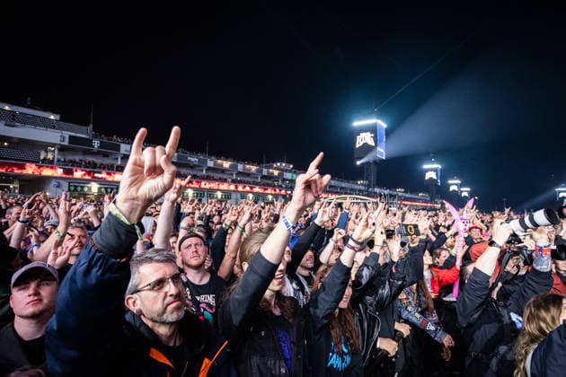 Rock am Ring 2026, Tag 2, 6.6.2026 Volbeat-Fanmomente -- Mit dem Traditionsfestival Rock am Ring am Nürburgring in der Eifel startet in Deutschland die Festival-Saison. Rock am Ring findet in diesem Jahr vom 5. bis 7. Juni statt. Rund 80 Bands und Künstler stehen auf einer der drei großen Bühnen. Nürburg Nürburgring Rheinland-Pfalz Deutschland *** Rock am Ring 2026, Day 2, 6 6 2026 Volbeat fan moments The traditional Rock am Ring festival at the Nürburgring in the Eifel region kicks off the festival season in Germany Rock am Ring will take place this year from June 5 to 7 Around 80 bands and artists will perform on one of the three large stages Nürburg Nürburgring Rhineland-Palatinate Germany Copyright: xSebastianxDerixx