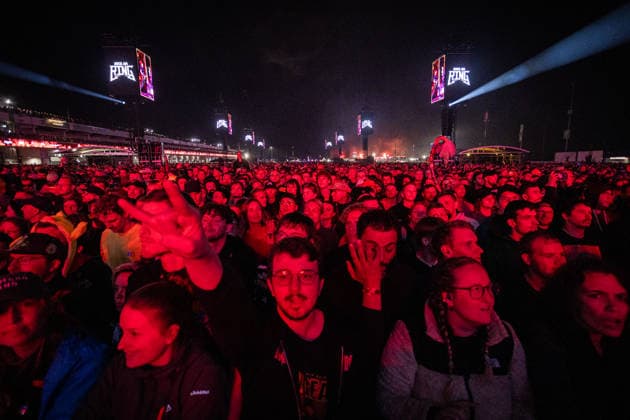 Rock am Ring 2026, Tag 2, 6.6.2026 Volbeat-Fanmomente -- Mit dem Traditionsfestival Rock am Ring am Nürburgring in der Eifel startet in Deutschland die Festival-Saison. Rock am Ring findet in diesem Jahr vom 5. bis 7. Juni statt. Rund 80 Bands und Künstler stehen auf einer der drei großen Bühnen. Nürburg Nürburgring Rheinland-Pfalz Deutschland *** Rock am Ring 2026, Day 2, 6 6 2026 Volbeat fan moments The traditional Rock am Ring festival at the Nürburgring in the Eifel region kicks off the festival season in Germany Rock am Ring will take place this year from June 5 to 7 Around 80 bands and artists will perform on one of the three large stages Nürburg Nürburgring Rhineland-Palatinate Germany Copyright: xSebastianxDerixx