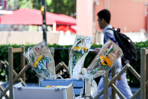 (260607) -- BEIJING, June 7, 2026 -- A student walks toward a national college entrance examination site in Beijing, capital of China, June 7, 2026. This year s national college entrance exam, also known as the gaokao, kicked off Sunday nationwide. ) FOCUS 2026 college entrance exam kicks off nationwide LiuxJinhai 