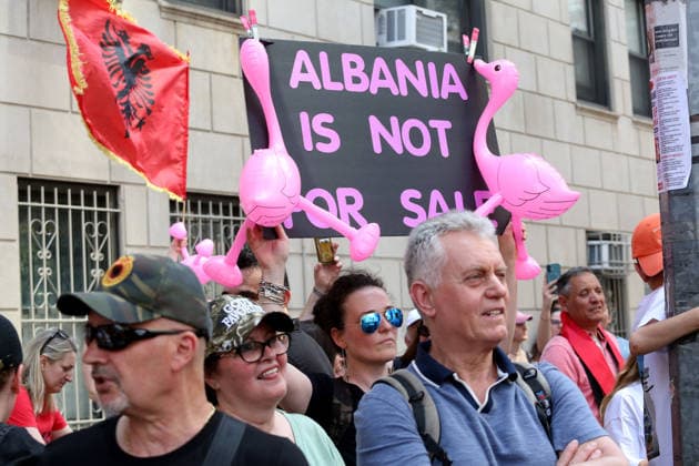 Protest in Support of Demonstrations in Albania in front of Albanian Embassy in New York City, USA. Protesters hold signs and Albanian national flags as they take part in a demonstration in front of the Albanian Consulate in New York, USA, on June 6, 2026. Protesters are supporting demonstrations in Albania opposing the construction of a luxury tourism complex project in the protected area of Narta Lagoon in the city of Vlore, linked to US President Donald Trump s son-in-law, Jared Kushner, and his wife, Ivanka Trump. The project was planned for two areas along the Adriatic coast, the protected delta area of Vjosa-Narta and the nearby uninhabited island of Sazan, once a secret communist military base. Light Studio Agency Dritan Haxhia New Copyright: xLightxStudioxAgencyx xDritanxHaxhiax