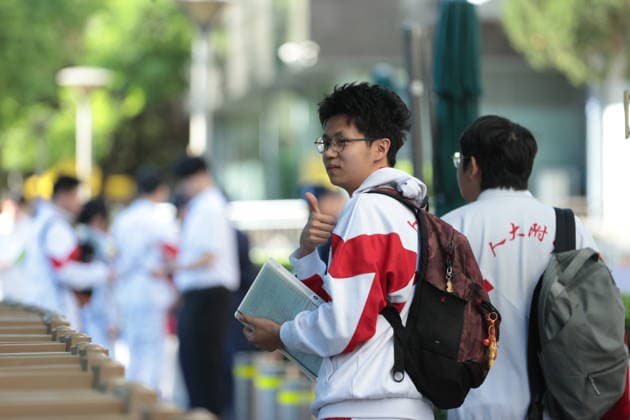 BEIJING, CHINA - JUNE 07: Students enter the examination venue for the 2026 China s National College Entrance Exam on June 7, 2026 in Beijing, China. A total of 12.9 million students across China are set to attend the gaokao, or the national college entrance exam, starting from June 7.  Copyright: xChinaxNewsxServicex 111646624335