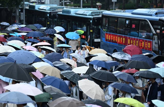CHONGQING, CHINA - JUNE 07: Students with umbrellas walk towards the examination venue for the 2026 China s National College Entrance Exam amid heavy rain on June 7, 2026 in Chongqing, China. A total of 12.9 million students across China are set to attend the gaokao, or the national college entrance exam, starting from June 7.  Copyright: xChinaxNewsxServicex 111646626459