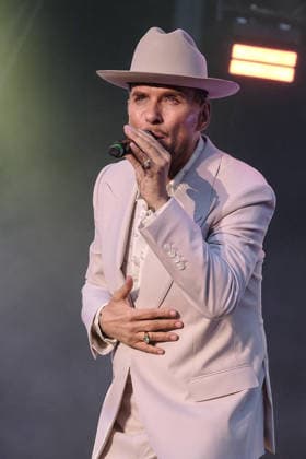 British singer songwriter, Matthew Weston Goss in Southampton, UK - 06 Jun 2026 British singer songwriter, Matthew Weston Goss, known as Matt Goss, former member of UK boy band Bros, performs live on stage at Let s Rock Festival at St Mary s Stadium. He was the lead singer of 1980s pop group Bros. In 1989, Bros won the Brit Award for Breakthrough Artist . Southampton United Kingdom Copyright: xDawnxFletcher-Parkx xSOPAxImagesx DSCF3569