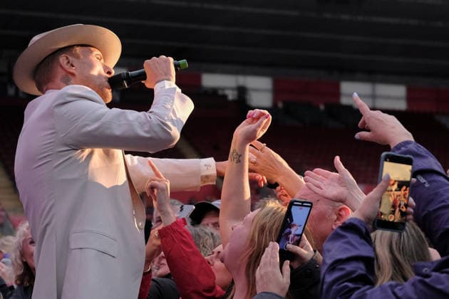 British singer songwriter, Matthew Weston Goss in Southampton, UK - 06 Jun 2026 British singer songwriter, Matthew Weston Goss, known as Matt Goss, former member of UK boy band Bros, performs live on stage at Let s Rock Festival at St Mary s Stadium. He was the lead singer of 1980s pop group Bros. In 1989, Bros won the Brit Award for Breakthrough Artist . Southampton United Kingdom Copyright: xDawnxFletcher-Parkx xSOPAxImagesx DSCF3766