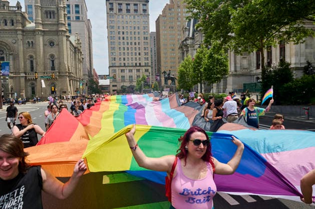 June 6, 2026, Philadelphia, Pennsylvania, USA: People march past City Hall in downtown Philadelphia to protest civil rights abuses against those who identify as LGBTQIA2S+ as part of the annual 2026 Philadelphia Dyke March. Philadelphia, PA, June 5, 2026. Philadelphia USA - ZUMAg216 20260606_znp_g216_016 Copyright: xDominicxGwinnx
