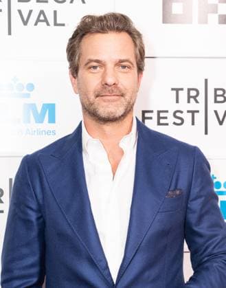 June 6, 2026, New York, New York, USA: Joshua Jackson wearing suit by Brunello Cucinelli attends premiere of Happy Hours at Tribeca Film Festival at BMCC in New York, NY on June 6, 2026. New York USA - ZUMAr339 20260606_znp_r339_179 Copyright: xLevxRadinx