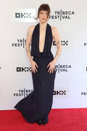 Tribeca Festival - Only What We Carry Premiere - NYC Lizzy McAlpine attends the premiere Only What We Carry at the Tribeca Film Festival in New York, NY on June 6, 2026. Photo by Charles Guerin ABACAPRESS.COM New York City NY United States  Copyright: xGuerinxCharles ABACAx