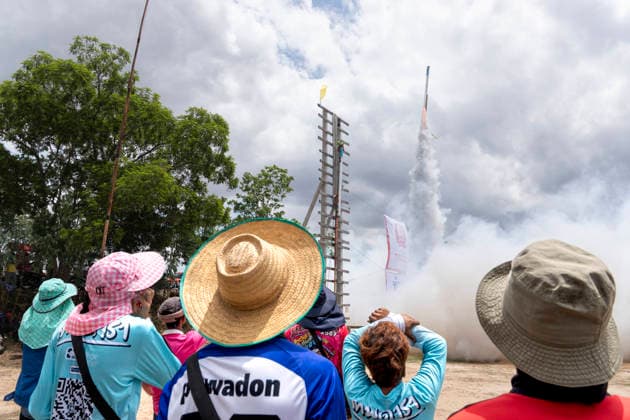 June 7, 2026, Suwwanaphum, Roi Et, Thailand: Spectators watch the launch of a sen (100,000) class rocket during the annual bun bang fai rocket festival in Suwwanaphum, Roi Et province, Thailand. Rocket festivals, known as bun bang fai, take place in May and June in ThailandÃ¢â‚¬â ¢s northeast Issan region and involve launching traditional rockets in order to beseech the god Phaya Thaen to bring rain at the start of the rice growing season. Suwwanaphum Thailand - ZUMAt128 20260607_zap_t128_002 Copyright: xAdryelxTalamantesx