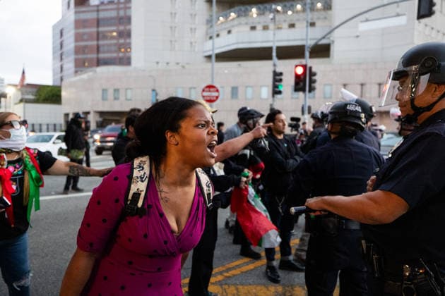 LOS ANGELES, CA - JUNE 06: Anti-ICE demonstrators clash with police officers outside a federal detention center on June 6, 2026 in Los Angeles, California.  Copyright: xVCGx 111646651201