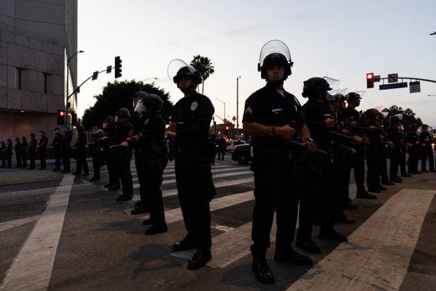 LOS ANGELES, CA - JUNE 06: Police officers stand guard outside a federal detention center during an anti-ICE protest on June 6, 2026 in Los Angeles, California.  Copyright: xVCGx 111646651202