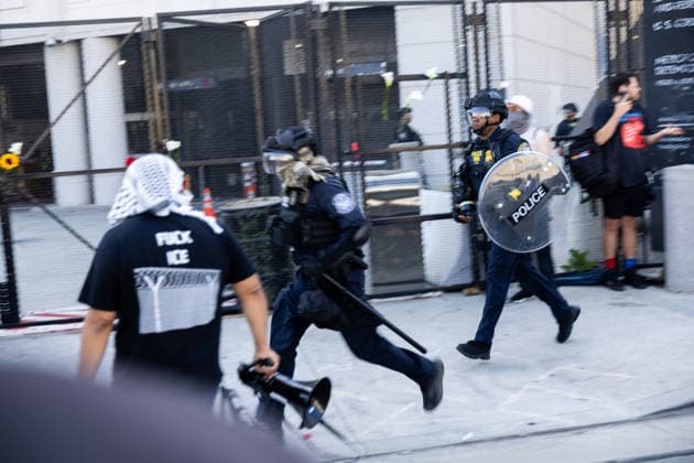 LOS ANGELES, CA - JUNE 06: Police officers chase a protester outside a federal detention center during an anti-ICE protest on June 6, 2026 in Los Angeles, California.  Copyright: xVCGx 111646651190