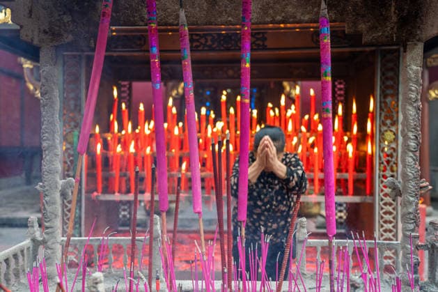 LANXI, CHINA - JUNE 07: Parents pray for students at a temple on June 7, 2026 in Lanxi, Zhejiang Province of China. The first day of the 2026 national college entrance exam, known as Gaokao, has begun across the country.  Copyright: xVCGx 111646633837