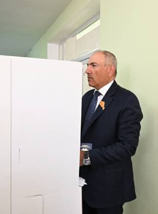 Armenia Parliamentary Election 9184603 07.06.2026 Civil Contract party leader and Armenian Prime Minister Nikol Pashinyan votes at a polling station during the Armenian parliamentary election in Yerevan, Armenia. Stringer Sputnik Yerevan Armenia  Copyright: xStringerx
