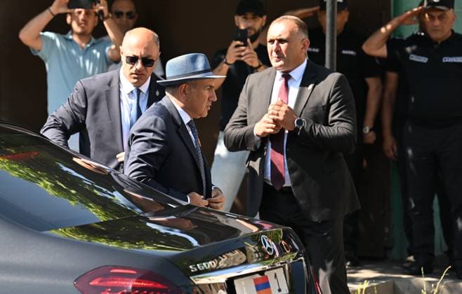 Armenia Parliamentary Election 9184626 07.06.2026 Civil Contract party leader and Armenian Prime Minister Nikol Pashinyan arrives at a polling station during the Armenian parliamentary election in Yerevan, Armenia. Yuri Kochetkov Sputnik Yerevan Armenia  Copyright: xYurixKochetkovx