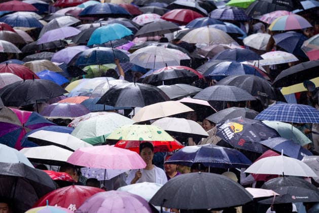 GAOKAO in Chongqing CHONGQING, CHINA - JUNE 7, 2026 - Students who took the exam braved the rain and walked out of the examination room at the No.29 Middle School after the first exam of the college entrance examination ended in Chongqing, China on June 7, 2026. Chongqing Chongqing China  Copyright: xCFOTOx i1780843681354