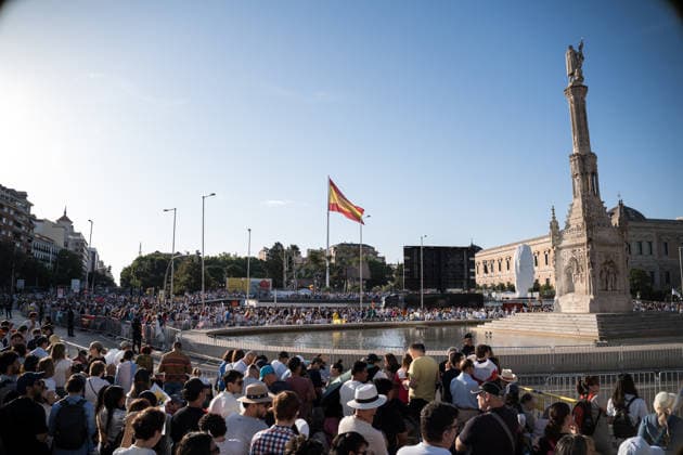 Thousands of faithful are already waiting for the Pope in the streets of Madrid before the start of the Mass of Corpus Christi Numerous people in the Plaza de Colón, June 7, 2026, in Madrid Spain Pope Leo XIV walks the streets before officiating a Mass and subsequent Eucharistic procession in the surroundings of the capital The ceremony brings together high civil and religious authorities, King Felipe VI, Queen Letizia, Princess Leonor and Princess Sofia attend the event 07 JUNE 2026 Diego Radamé Madrid Madrid Spain  Copyright: xDiegoxRadamÃ sx 7577851