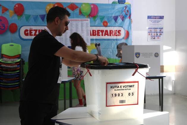 Early general election in Kosovo PRISTINA, KOSOVO - JUNE 7: Voters cast their ballots during the snap general election in Pristina, Kosovo, on June 7, 2026. Polling stations opened across the country as voting began in the early general election. Erkin Keci Anadolu Pristina Kosovo. Editorial use only. Please get in touch for any other usage.  Copyright: x2026xAnadoluxErkinxKecix