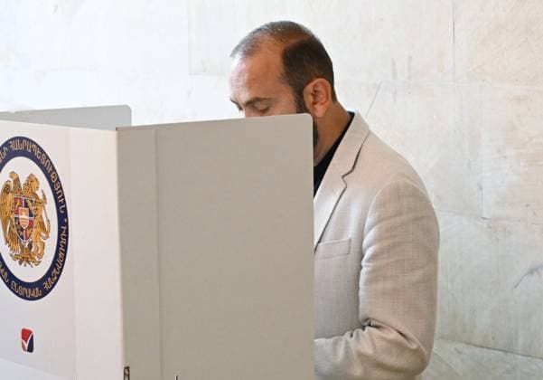 Armenia Parliamentary Election 9184632 07.06.2026 Civil Contract party member and Armenian Foreign Minister Ararat Mirzoyan votes at a polling station during the Armenian parliamentary election in Yerevan, Armenia. Sputnik Yerevan Armenia  Copyright: xx