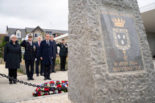 Sebastien Lecornu At D-Day Commemoration - Normandy Catherine Vautrin, minister of the Armed Forces and War Veterans, Sebastien Lecornu, prime minister, and Fabien Mandon, chief of staff of the armed forces, attend the international ceremony marking the 82nd anniversary of the Normandy Landings in Langrune-sur-Mer, France on June 6, 2026. Photo by Gregoire Campione Pool ABACAPRESS.COM France  Copyright: xCampionexGregoire ABACAx