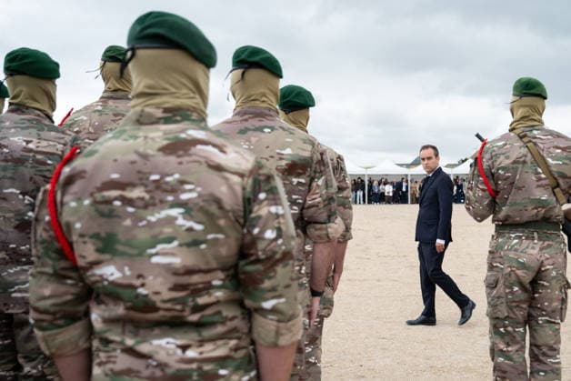 Sebastien Lecornu At D-Day Commemoration - Normandy Sebastien Lecornu, French Prime Minister, attends the ceremony at the school of naval fusiliers and marine commandos during the commemorations of the June 6, 1944 Normandy Landings in Ouistreham, France on June 6, 2026. Photo by Gregoire Campione Pool ABACAPRESS.COM France  Copyright: xCampionexGregoire ABACAx