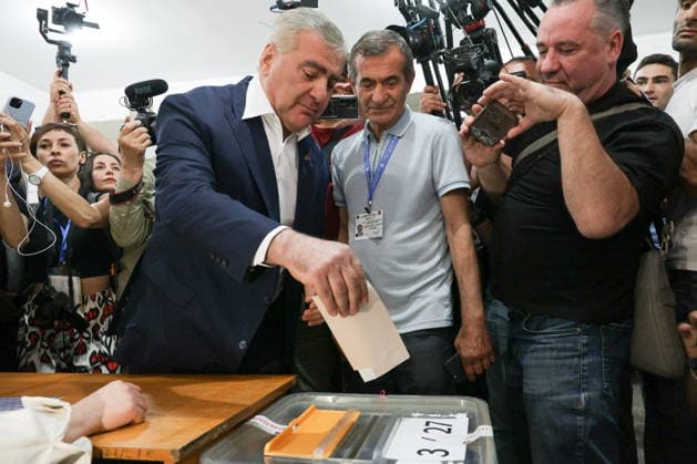 ARMENIA, YEREVAN - JUNE 7, 2026: Samvel Karapetyan, leader of the Strong Armenia Party, casts his ballot in the 2026 Armenian parliamentary election Yerevan Armenia  - ZUMAt113 20260607_zaa_t113_002 Copyright: xAlexanderxPatrinx
