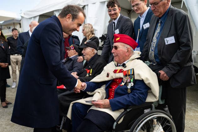 Sebastien Lecornu At D-Day Commemoration - Normandy Sebastien Lecornu, French Prime Minister, salutes veterans during the international ceremony marking the 82nd anniversary of the Normandy Landings in Langrune-sur-Mer, France on June 6, 2026. Photo by Gregoire Campione Pool ABACAPRESS.COM France  Copyright: xCampionexGregoire ABACAx