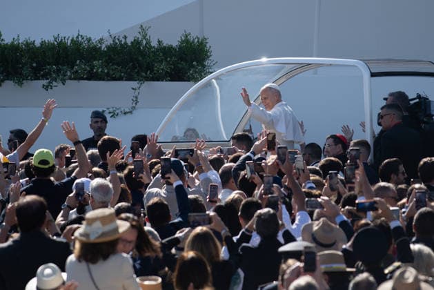 Pope Leo XIV presides at Holy Mass and a Eucharistic procession for Corpus Christi Day in Madrid Pope Leo XIV arrives by popemobile at Plaza de Cibeles, 7 June 2026, in Madrid Spain Pope Leo XIV officiates the Solemnity of Corpus Christi in Madrid with a Mass and subsequent Eucharistic procession around the capital The ceremony brings together high-ranking civil and religious authorities, King Felipe VI, Queen Letizia, Princess Leonor and Infanta Sofia attend the event 07 JUNE 2026 PAPAL VISIT Fernando Sá Madrid Madrid Spain  Copyright: xFernandoxSanchezx 7577905