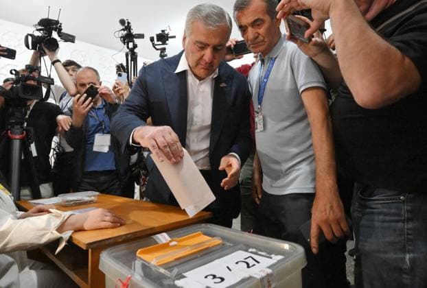 Armenia Parliamentary Election 9184656 07.06.2026 Strong Armenia party leader Samvel Karapetyan casts his ballot at a polling station during the Armenian parliamentary election in Yerevan, Armenia. Yuri Kochetkov Sputnik Yerevan Armenia  Copyright: xYurixKochetkovx