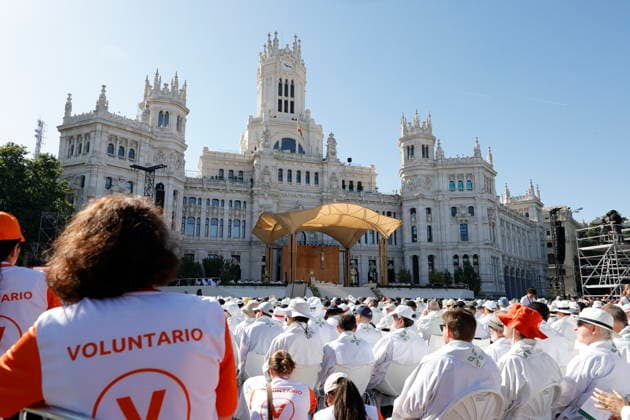 Pope Leo XIV presides at Holy Mass and a Eucharistic procession for the feast of Corpus Christi in Madrid Pope Leo XIV presides at Mass for the feast of Corpus Christi, in Plaza de Cibeles, on June 7, 2026, in Madrid Spain Pope Leo XIV officiates at the Solemnity of Corpus Christi in Madrid with a Mass and subsequent Eucharistic procession in the vicinity of the capital The ceremony brings together high civil and religious authorities, King Felipe VI, Queen Letizia, Princess Leonor and Infanta Sofia attend the event 07 JUNE 2026 PAPAL VISIT Jesús Hellí Madrid Madrid Spain  Copyright: xJesusxHellin EuropaxPress Poolx 7578036