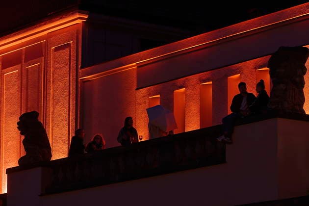 Mathildenhöhe - architektonisches Gesamtkunstwerk 06.06.2026 Darmstädter Mathildenhöhe feiert Welterbefest für das UNESCO Weltkulturerbe am Samstag und Sonntag (Welterbetag) und 125-jähriges Jubiläum der ersten Ausstellung 1901 hier illumniertes Ausstellungsgebäude Darmstadt Hessen Deutschland *** Mathildenhöhe architectural synthesis of the arts 06 06 2026 Darmstadts Mathildenhöhe celebrates World Heritage Festival for the UNESCO World Heritage Site on Saturday and Sunday World Heritage Day and 125th anniversary of the first exhibition in 1901 here illuminated exhibition building Darmstadt Hesse Germany