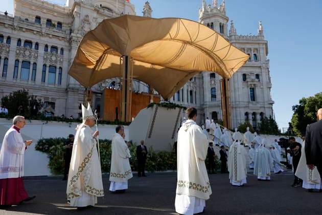 Pope Leo XIV presides at Holy Mass and a Eucharistic procession for the feast of Corpus Christi in Madrid Pope Leo XIV presides at Mass for the feast of Corpus Christi, in Plaza de Cibeles, on June 7, 2026, in Madrid Spain Pope Leo XIV officiates at the Solemnity of Corpus Christi in Madrid with a Mass and subsequent Eucharistic procession in the vicinity of the capital The ceremony brings together high civil and religious authorities, King Felipe VI, Queen Letizia, Princess Leonor and Infanta Sofia attend the event 07 JUNE 2026 PAPAL VISIT Jesús Hellí Madrid Madrid Spain  Copyright: xJesusxHellin EuropaxPress Poolx 7578034