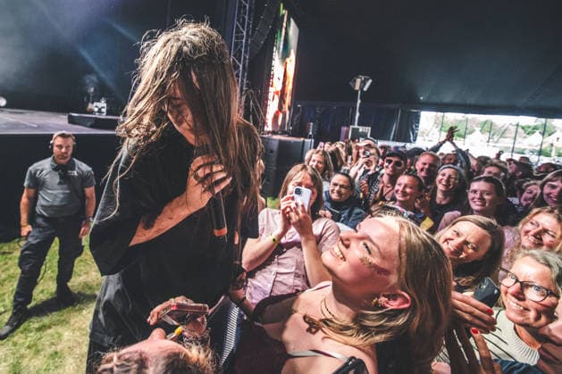 Sofia Isella live at Northside 2026 Aarhus, Denmark. 06th, June 2026. The American singer and musician Sofia Isella performs a live concert during the Danish music festival Northside 2026 in Aarhus. Here she is seen with concert goers. Denmark, Aarhus  Copyright: xGonzalesxPhoto RolfxMeldgaardx