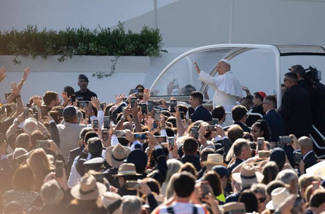 Pope Leo XIV presides at Holy Mass and a Eucharistic procession for Corpus Christi Day in Madrid Pope Leo XIV arrives by popemobile at Plaza de Cibeles, 7 June 2026, in Madrid Spain Pope Leo XIV officiates the Solemnity of Corpus Christi in Madrid with a Mass and subsequent Eucharistic procession around the capital The ceremony brings together high-ranking civil and religious authorities, King Felipe VI, Queen Letizia, Princess Leonor and Infanta Sofia attend the event 07 JUNE 2026 PAPAL VISIT Madrid Madrid Spain  Copyright: xAlbertoxOrtegax 7578042