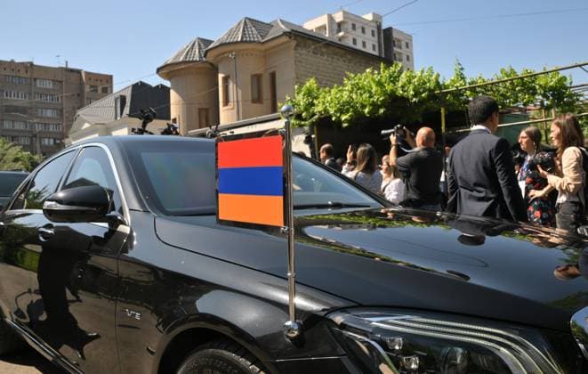 Armenia Parliamentary Election 9184634 07.06.2026 The motorcade of Civil Contract party leader and current Armenian Prime Minister Nikol Pashinyan is pictured near a polling station during the Armenian parliamentary election in Yerevan, Armenia. Yuri Kochetkov Sputnik Yerevan Armenia  Copyright: xYurixKochetkovx