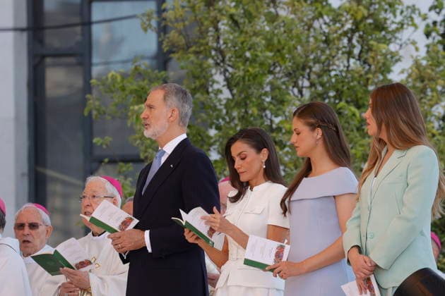 Pope Leo XIV presides at Holy Mass and a Eucharistic procession for Corpus Christi Day in Madrid King Felipe VI, Queen Letizia, Princess Leonor and Infanta Sofia attend Mass on the feast of Corpus Christi, in the Plaza de Cibeles, June 7, 2026, in Madrid Spain Pope Leo XIV officiates the Solemnity of Corpus Christi in Madrid with a Mass and subsequent Eucharistic procession around the capital The ceremony brings together high civil and religious authorities, as well as numerous faithful who follow the route of the Blessed Sacrament King Felipe VI, Queen Letizia, Princess Leonor and Infanta Sofia attend the event 07 JUNE 2026 PAPAL VISIT Jesús Hellí Madrid Madrid Spain  Copyright: xJesusxHellin EuropaxPress Poolx 7578039