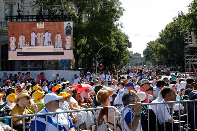 Pope Leo XIV presides at Holy Mass and a Eucharistic procession for the feast of Corpus Christi in Madrid Pope Leo XIV presides at Mass for the feast of Corpus Christi, in Plaza de Cibeles, on June 7, 2026, in Madrid Spain Pope Leo XIV officiates at the Solemnity of Corpus Christi in Madrid with a Mass and subsequent Eucharistic procession in the vicinity of the capital The ceremony brings together high civil and religious authorities, King Felipe VI, Queen Letizia, Princess Leonor and Infanta Sofia attend the event 07 JUNE 2026 PAPAL VISIT Jesús Hellí Madrid Madrid Spain  Copyright: xJesusxHellin EuropaxPress Poolx 7578037