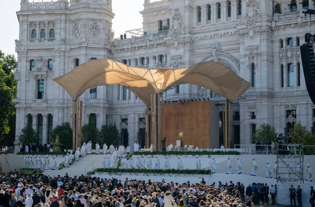 Pope Leo XIV presides at Holy Mass and a Eucharistic procession for Corpus Christi Day in Madrid Pope Leo XIV presides at Corpus Christi Mass in Plaza de Cibeles, June 7, 2026, in Madrid Spain Pope Leo XIV officiates the Solemnity of Corpus Christi in Madrid with a Mass and subsequent Eucharistic procession around the capital The ceremony brings together high-ranking civil and religious authorities, King Felipe VI, Queen Letizia, Princess Leonor and Princess Sofia attend the event 07 JUNE 2026 PAPAL VISIT Madrid Madrid Spain  Copyright: xAlbertoxOrtegax 7578059