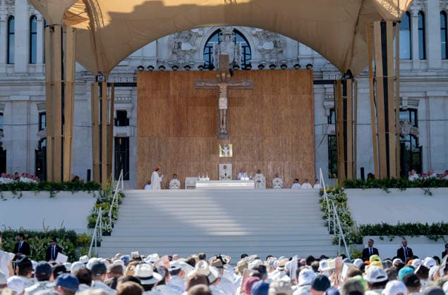 Pope Leo XIV presides at Holy Mass and a Eucharistic procession for Corpus Christi Day in Madrid Pope Leo XIV presides at Corpus Christi Mass in Plaza de Cibeles, June 7, 2026, in Madrid Spain Pope Leo XIV officiates the Solemnity of Corpus Christi in Madrid with a Mass and subsequent Eucharistic procession around the capital The ceremony brings together high-ranking civil and religious authorities, King Felipe VI, Queen Letizia, Princess Leonor and Princess Sofia attend the event 07 JUNE 2026 PAPAL VISIT Madrid Madrid Spain  Copyright: xAlbertoxOrtegax 7578063