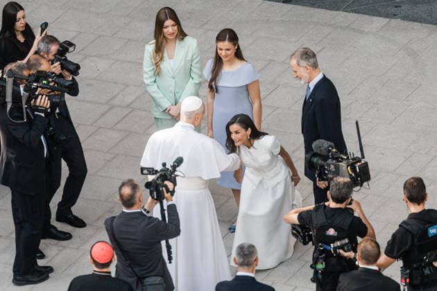 Pope Leo XIV presides at Holy Mass and a Eucharistic procession for Corpus Christi Day in Madrid King Felipe VI, Queen Letizia, Princess Leonor and Infanta Sofia attend the Corpus Christi Mass presided over by Pope Leo XIV, in the Plaza de Cibeles, on June 7, 2026, in Madrid Spain Pope Leo XIV officiates the Solemnity of Corpus Christi in Madrid with a Mass and subsequent Eucharistic procession in the surroundings of the capital The ceremony brings together high civil and religious authorities, as well as numerous faithful who follow the route of the Blessed Sacrament King Felipe VI, Queen Letizia, Princess Leonor and Infanta Sofia attend the event 07 JUNE 2026 PAPAL VISIT Carlos Lujá Madrid Madrid Spain  Copyright: xCarlosxLujanx 7578084