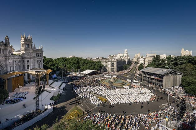 Pope Leo XIV presides at Holy Mass and a Eucharistic procession for Corpus Christi Day in Madrid Pope Leo XIV presides at Corpus Christi Mass in Plaza de Cibeles, June 7, 2026, in Madrid Spain Pope Leo XIV officiates the Solemnity of Corpus Christi in Madrid with a Mass and subsequent Eucharistic procession around the capital The ceremony brings together high-ranking civil and religious authorities, King Felipe VI, Queen Letizia, Princess Leonor and Infanta Sofia attend the event 07 JUNE 2026 PAPAL VISIT Carlos Lujá Carlos Lujá Madrid Madrid Spain  Copyright: xCarlosxLujanx 7578169
