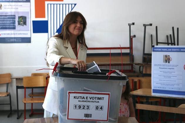 Early general election in Kosovo PRISTINA, KOSOVO - JUNE 7: Acting President of Kosovo Albulena Haxhiu casts her ballot during the snap general election in Pristina, Kosovo, on June 7, 2026. Erkin Keci Anadolu Pristina Kosovo. Editorial use only. Please get in touch for any other usage.  Copyright: x2026xAnadoluxErkinxKecix