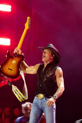 TIM MCGRAW on stage for CMA Fest 2026 - SAT, , Nashville, TN, June 06, 2026. Photo By: Justin Renfroe Everett Collection CMA Fest 2026 - SAT PUBLICATIONXNOTxINxCANxCHNxFRAxITAxJPNxNORxPOLxRUSxESPxUKxUSA